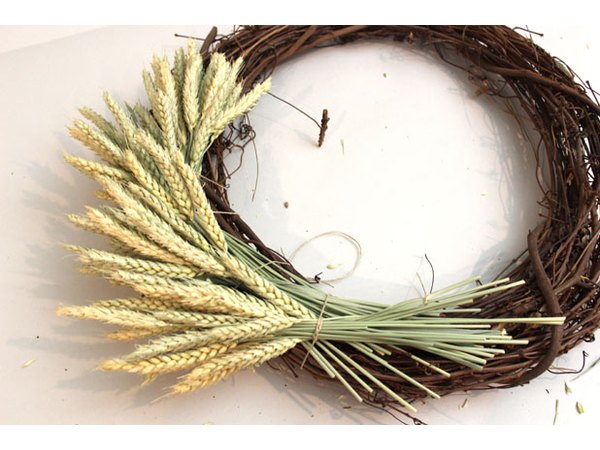 Layer on the remaining rye stalks