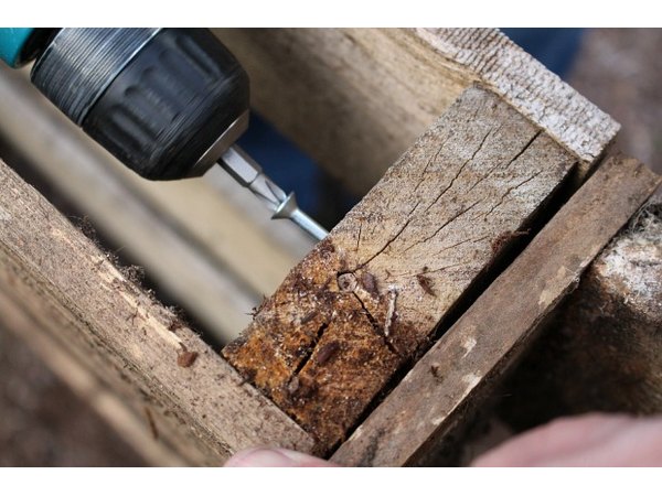 Drill the galvanized wood screws into the wood pallets.