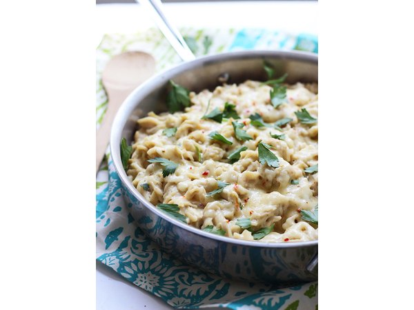 One Pan Sour Cream and Jalapeño Cheddar Chicken Enchilada Pasta