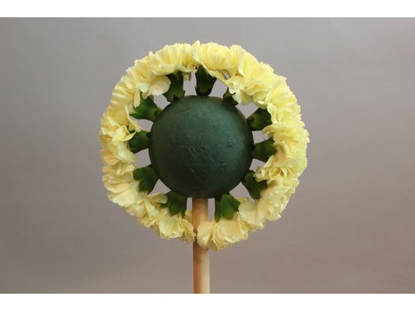 Insert carnations in the foam