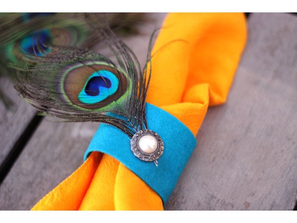 Create a matching peacock feather napkin ring.