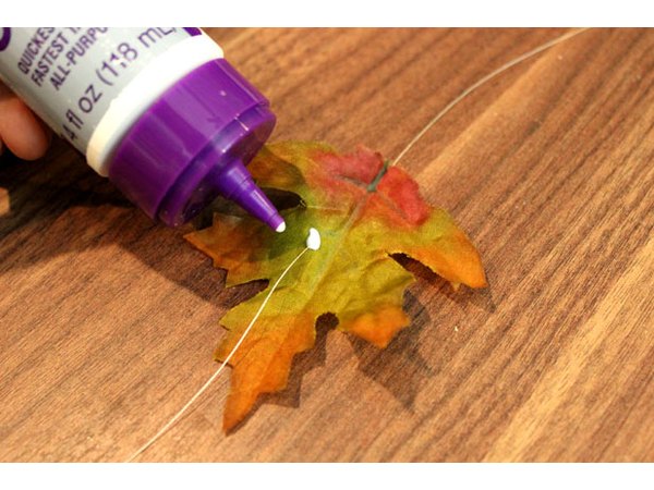 Glue leaves to the thread