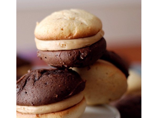 These Tagalong-inspired whoopie pies satisfy fans of chocolate, vanilla and peanut butter.