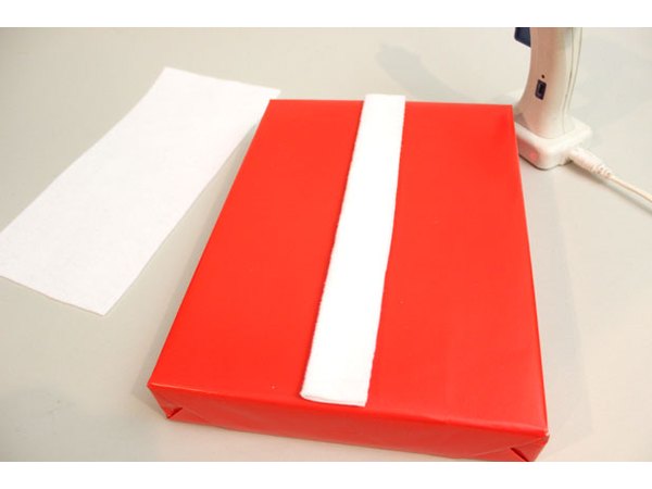 Glue white felt to the box to make a placket.