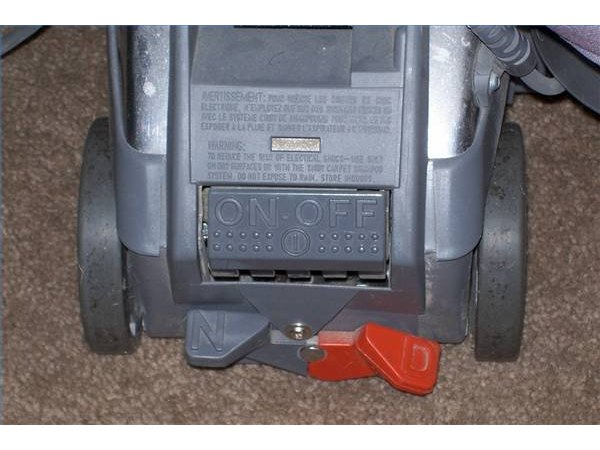The orange tab engages the drive when the motor starts.