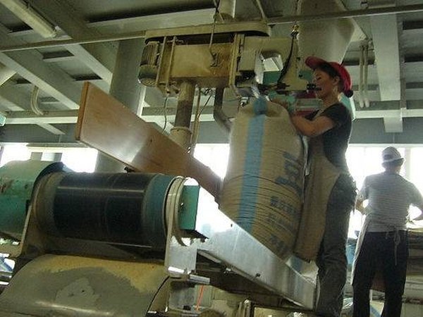 Bagging Soy Meal
