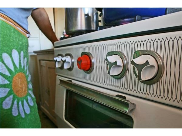 Knobs on a 1970s gas-burning stove