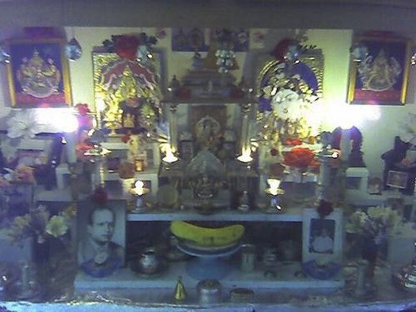 Hindu alter space