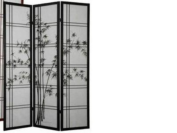 Asymmetrical three-panel screen with ink detail.