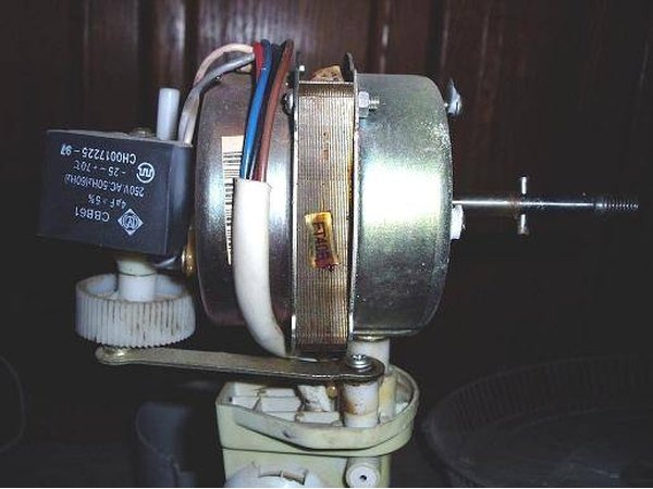 A sideview of the fan head
