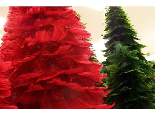 Trees made with feathers / Photo: Angelkicker on Flickr