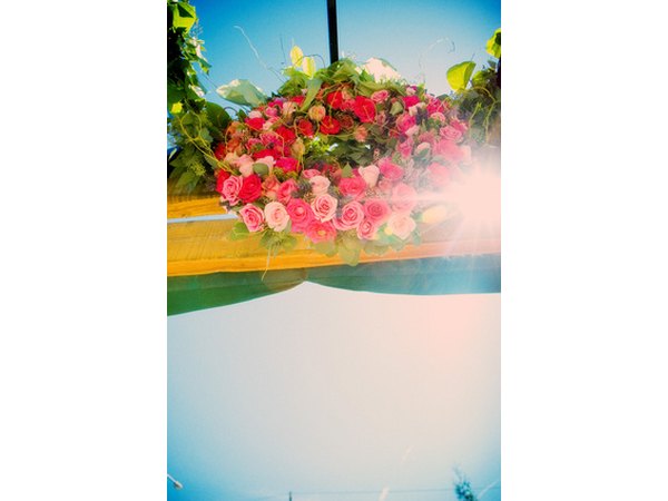 Many decorate their wedding arch with flowers.