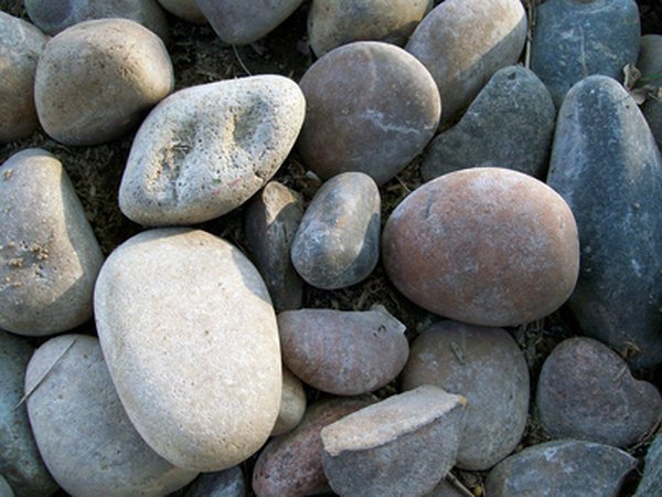Do not leave voids larger than the average rock in the gabion.