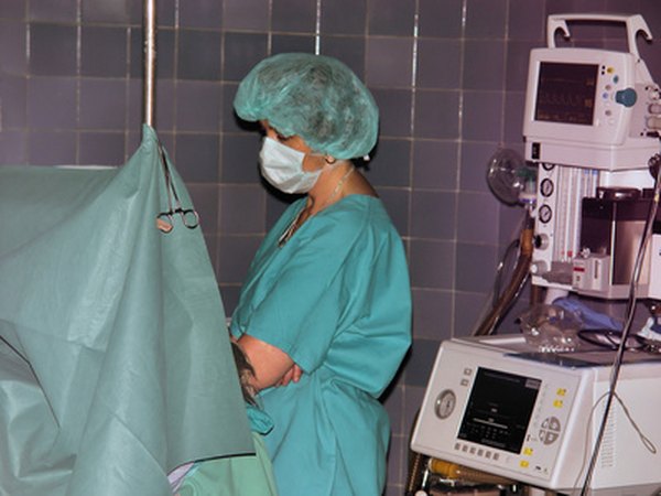 A PACU nurse should be trained in cardiac life support.