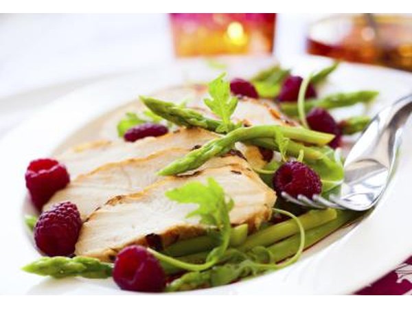Chicken with asparagus and raspberries