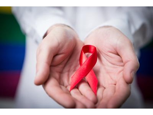 C. neoformns almost solely infects immunocompromised individuals (HIV).