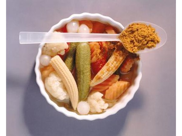 Cold soup with vegetables helps to regulate body temperature and deliver vitamins to give you energy.