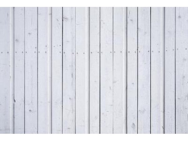glue-gray wooden fence
