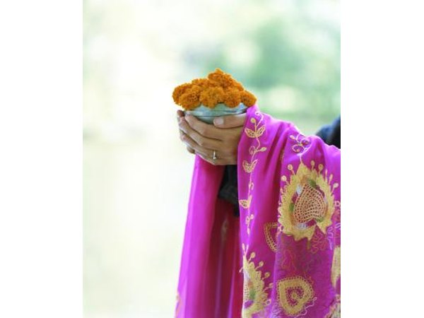 Brightly colored flowers like jasmine and roses are an ideal choice for decor and garlands.