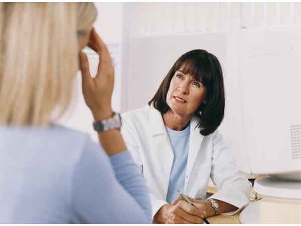 Woman talking with Doctor