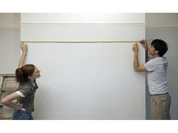 Couple measuring wall
