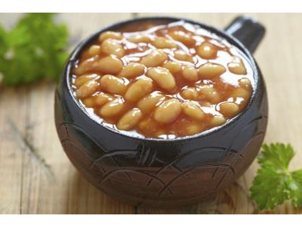 Bowl of baked beans.