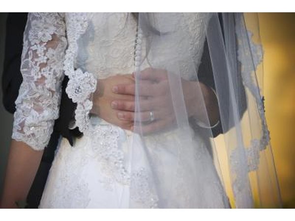Veils in Jewish tradition were long white lace.