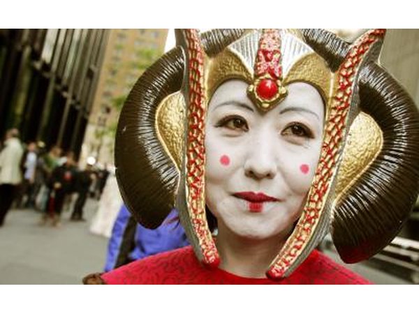 girl in Star Wars costume