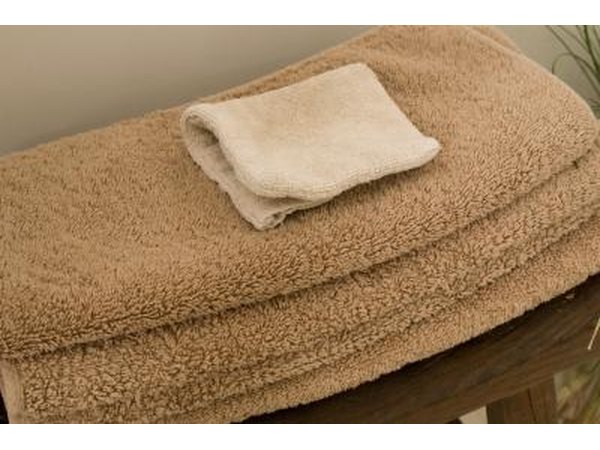 Wet washclothes can ease the discomfort of a yeast infection