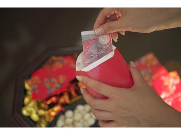 Lysee is usually presented in a red envelope.
