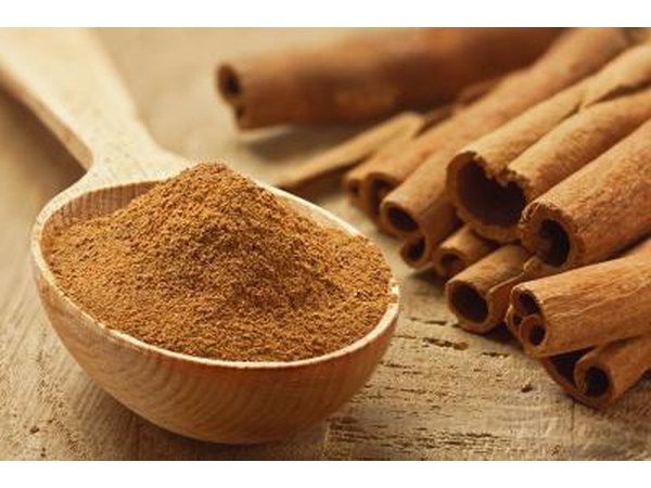 Cinnamon powder and sticks