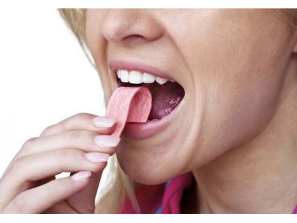 Don't chew gum while swimming.
