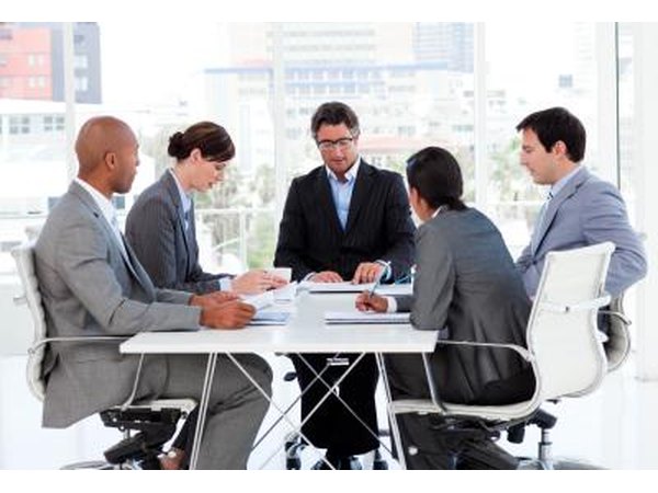 The major responsibility of an advertising project manager is to convene with concerned customers.