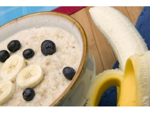 oatmeal breakfast with banana