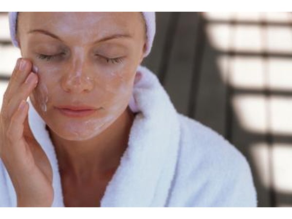 moisturize face