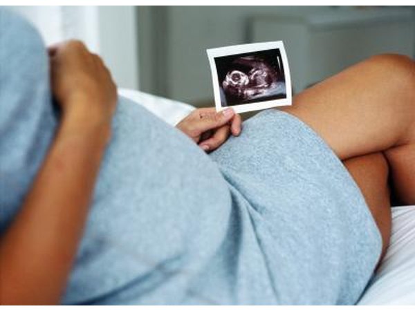 If the ultrasound technician sees a problem on the 3D/4D imaging, they will switch back to 2D to print out continuous pictures and investigate the source of the problem.