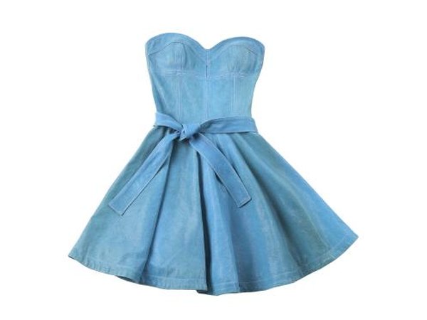 Turquoise dresses can be worn by the bridal party