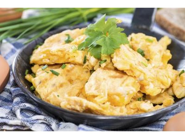 Scrambled eggs in pan