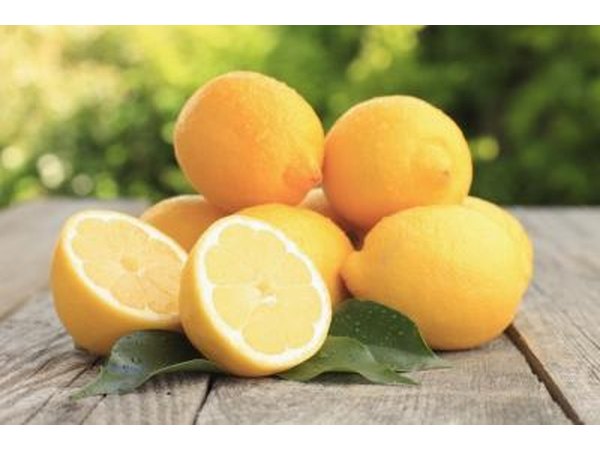 sliced lemon