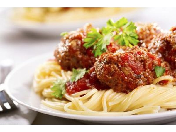 A plate of spaghetti and meatballs.