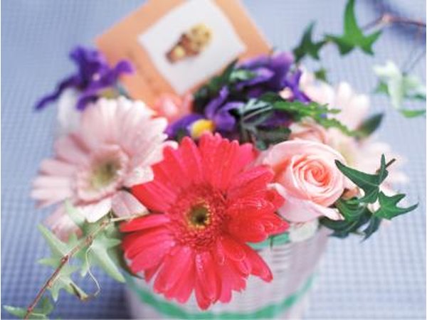 Gift card sitting on flowers.