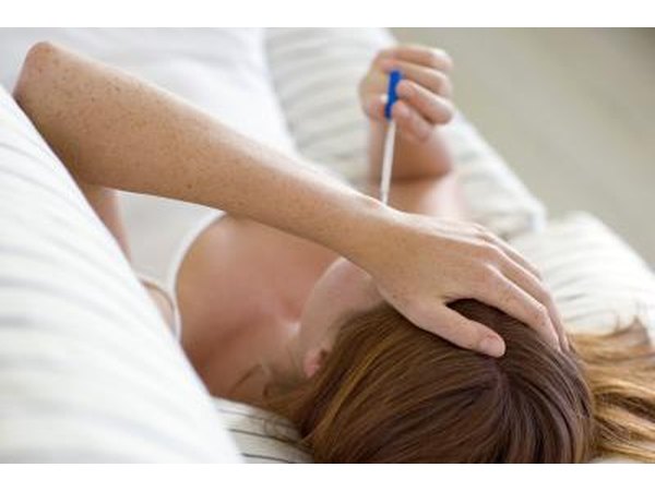 Other symptoms include blood in the urine, fever, nausea, vomiting, dehydration, frequent urination, changes in urine color, strong smelling urine or swelling in the tissues.