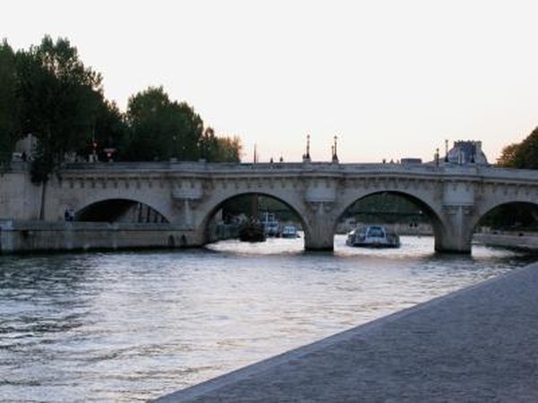 Arch bridge