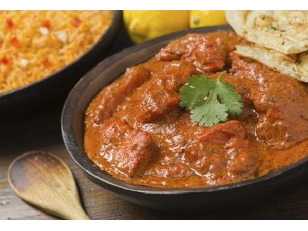 A bowl of chicken tikka masala.