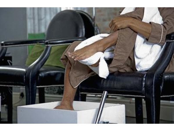 Moist heat—warm baths or hot wash cloths—applied to the joint dilate the blood vessels in the area and improve the circulation to speed pain relief.