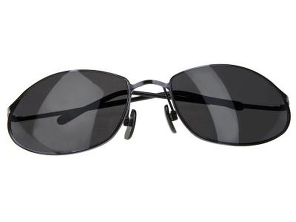 Dark glasses are the perfect finish to your outfit.