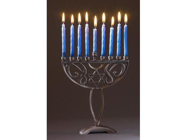 A Jewish woman's luncheon features Hanukkah-inspired table ornaments.