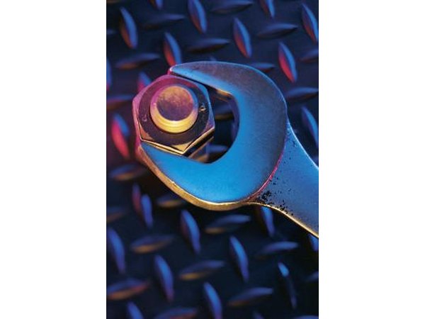 Make the nuts snug enough that the cylinder will not loosen during operation.