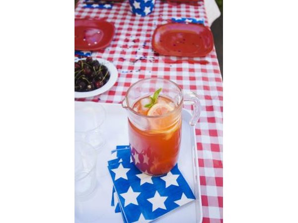 Fruity drinks are best for celebrating a summer holiday.