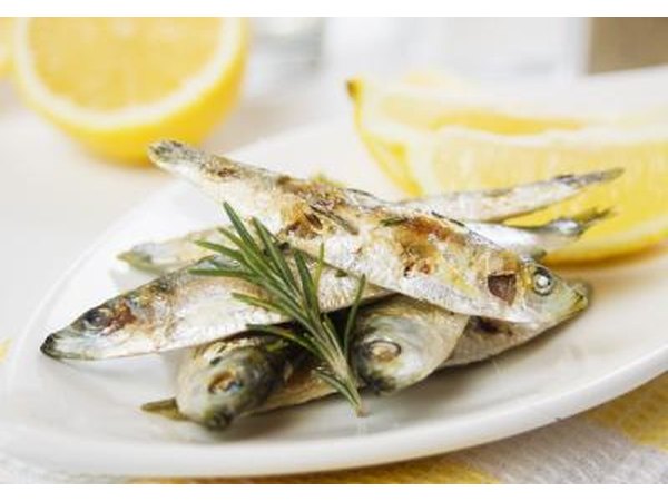 Grilled sardines with lemon